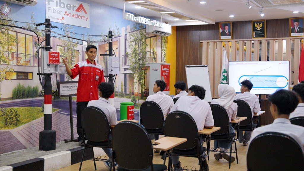 Fiber Academy Telkom Buka Kelas Industri Digital Bagi Siswa-Guru Fiber Academy Telkom Buka Kelas Industri Digital Bagi Siswa-Guru