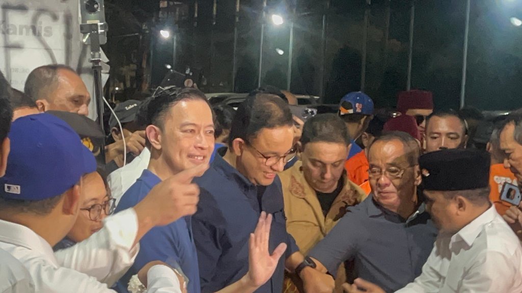 Tom Lembong Resmi Bebas dari Rutan Cipinang usai Dapat Abolisi Tom Lembong Resmi Bebas dari Rutan Cipinang usai Dapat Abolisi