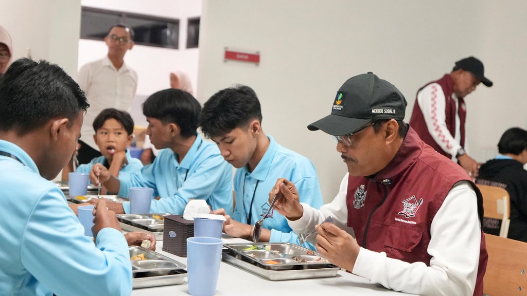 Gus Ipul Pastikan Pengadaan Laptop Sekolah Rakyat Bebas Korupsi Gus Ipul Pastikan Pengadaan Laptop Sekolah Rakyat Bebas Korupsi