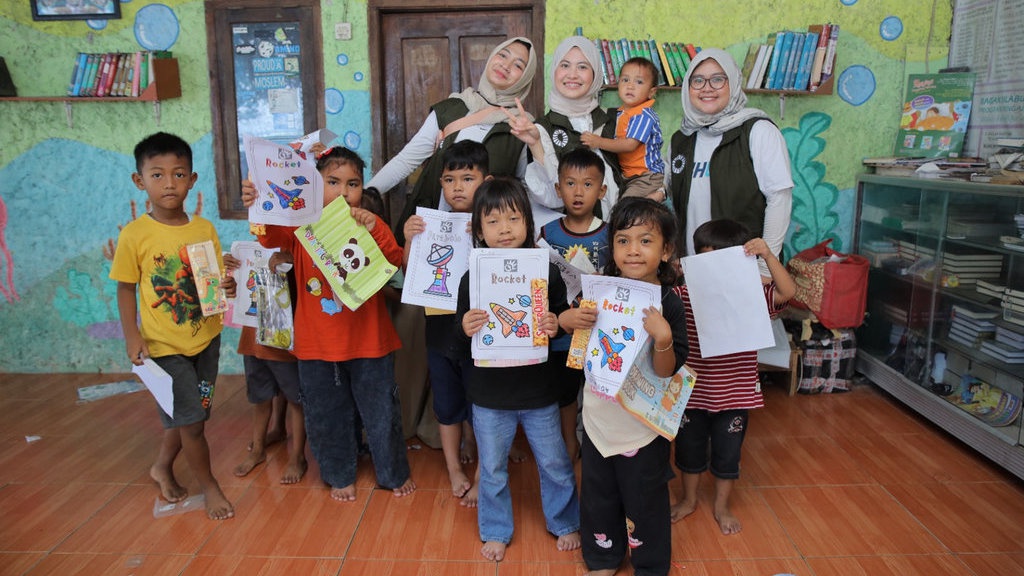 50 Karyawan Telkom Jadi Relawan Pelestarian Lamun di Pulau Pari 50 Karyawan Telkom Jadi Relawan Pelestarian Lamun di Pulau Pari