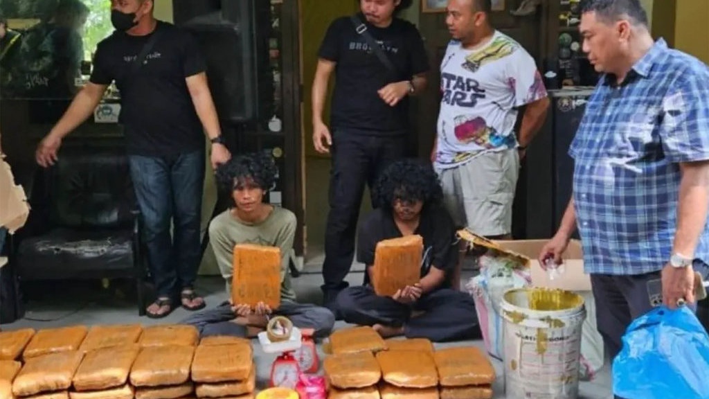 Loteng Kampus UIN Suska di Riau jadi Tempat Simpan 63 Kg Ganja Loteng Kampus UIN Suska di Riau jadi Tempat Simpan 63 Kg Ganja