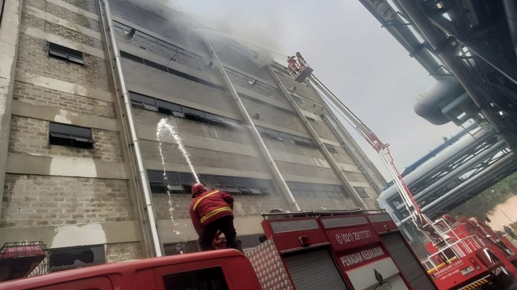 Pabrik Tekstil di Tangerang Kebakaran, Kerugian Ditaksir Rp200 M Pabrik Tekstil di Tangerang Kebakaran, Kerugian Ditaksir Rp200 M