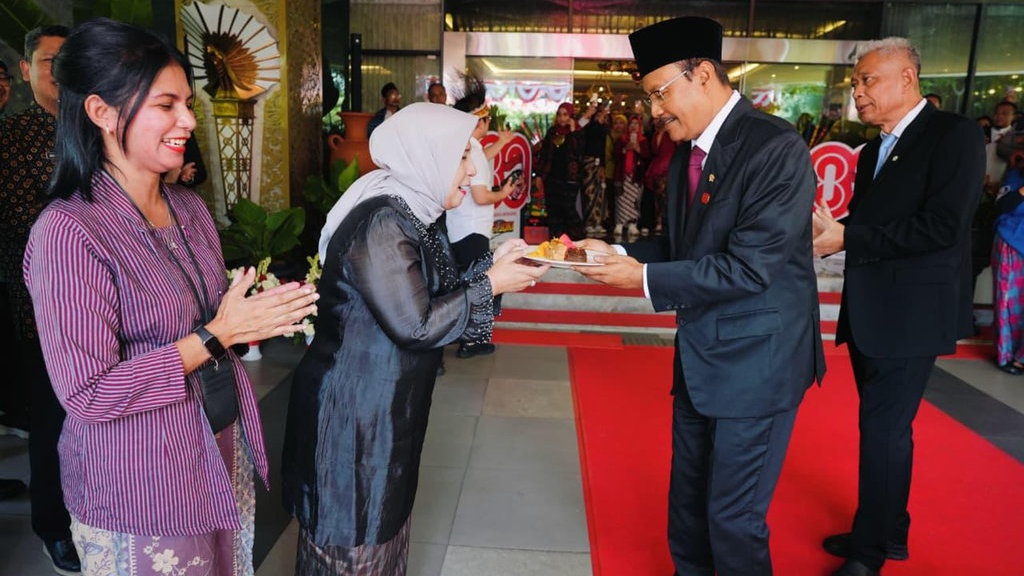 Gus Ipul Dorong Kerja Berdampak di Syukuran HUT ke-80 RI Gus Ipul Dorong Kerja Berdampak di Syukuran HUT ke-80 RI