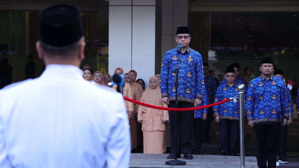 Menaker Tekankan 3 Pesan Kunci saat Upacara HUT RI ke-80 Menaker Tekankan 3 Pesan Kunci saat Upacara HUT RI ke-80