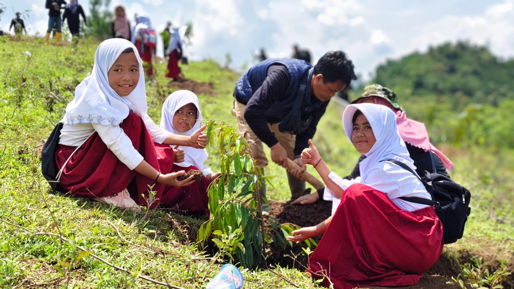 Jaga Biodiversitas, Telkom Tanam Bibit Pohon di Berbagai Daerah Jaga Biodiversitas, Telkom Tanam Bibit Pohon di Berbagai Daerah