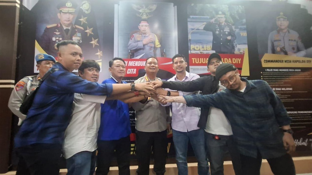 Suporter PSIM dan Persib Sepakat Damai Usai Kericuhan di Yogya Suporter PSIM dan Persib Sepakat Damai Usai Kericuhan di Yogya