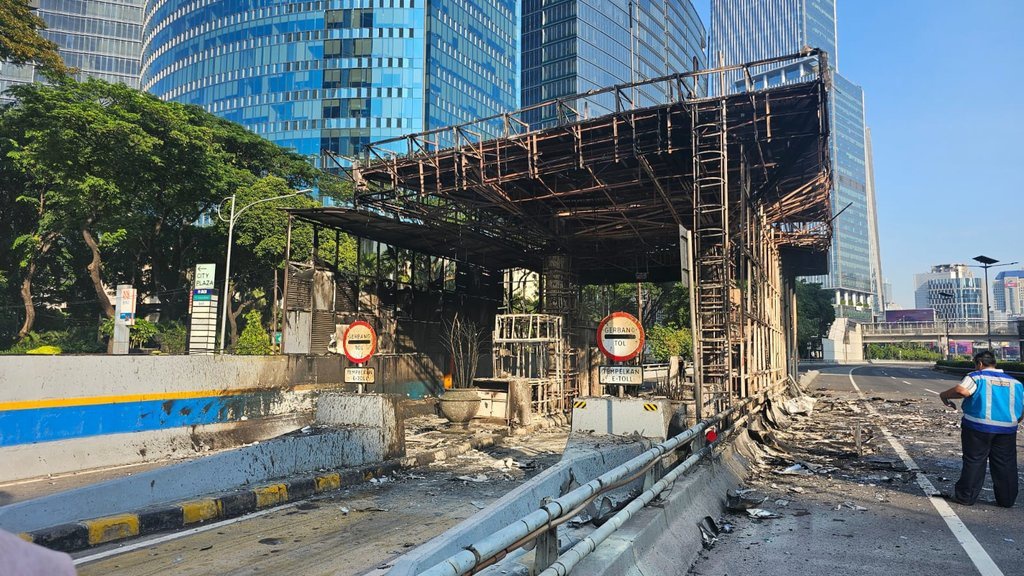 Tol Cawang-Tomang-Pluit Ditutup Sementara Imbas 7 Gerbang Rusak Tol Cawang-Tomang-Pluit Ditutup Sementara Imbas 7 Gerbang Rusak