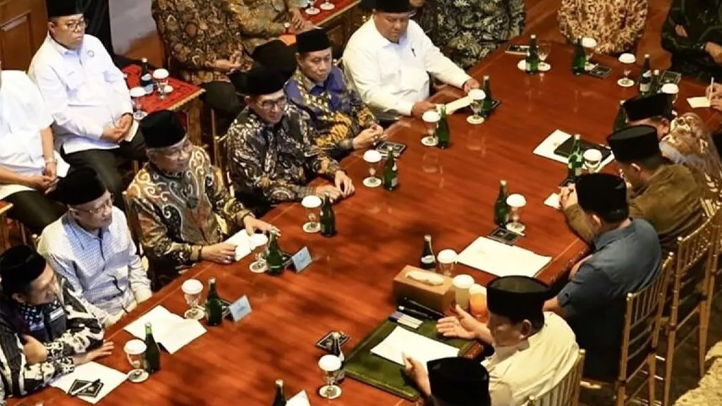16 Ormas Islam Sepakat Bantu Prabowo Ajak Publik Lebih Tenang 16 Ormas Islam Sepakat Bantu Prabowo Ajak Publik Lebih Tenang