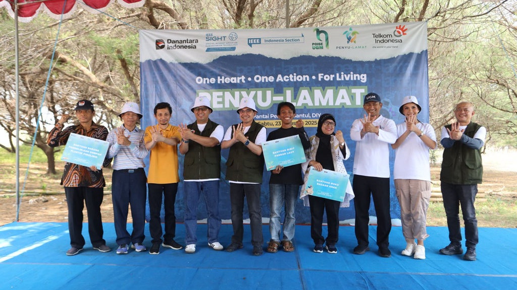 Pegawai Telkom Edukasi Sampah & Konservasi Penyu di Pantai Yogya Pegawai Telkom Edukasi Sampah & Konservasi Penyu di Pantai Yogya