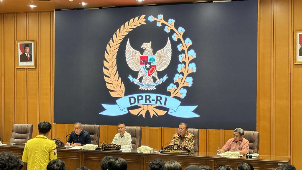 Mahasiswa Desak DPR Bentuk Tim Independen Usut Kekerasan Aksi Mahasiswa Desak DPR Bentuk Tim Independen Usut Kekerasan Aksi