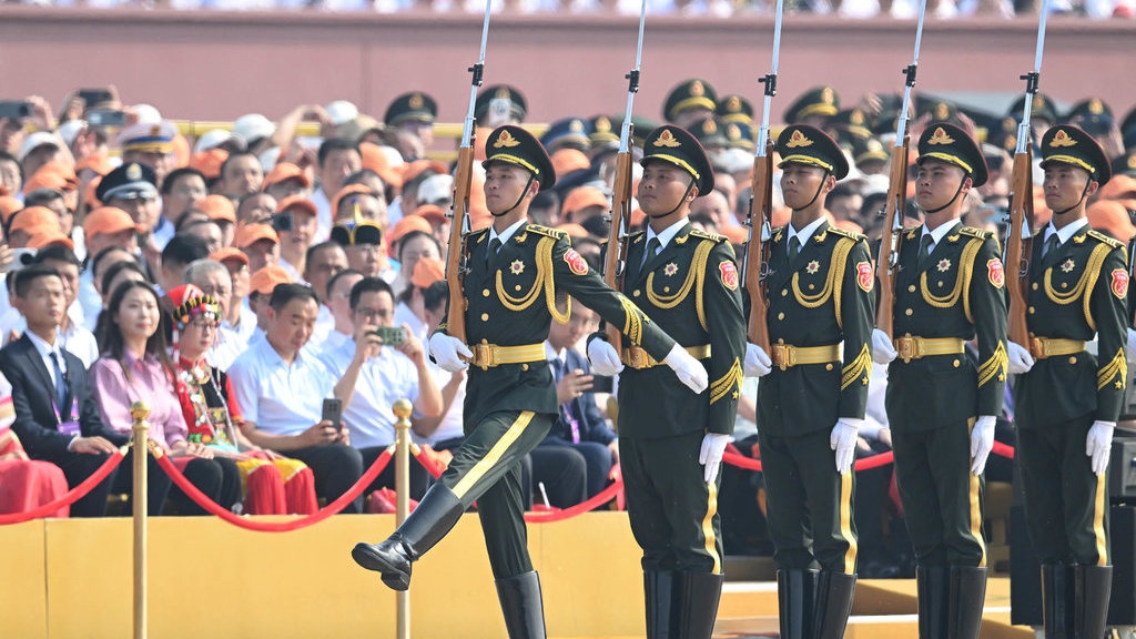 Daftar Alutsista di Parade Militer Cina & Spesifikasi Daftar Alutsista di Parade Militer Cina & Spesifikasi