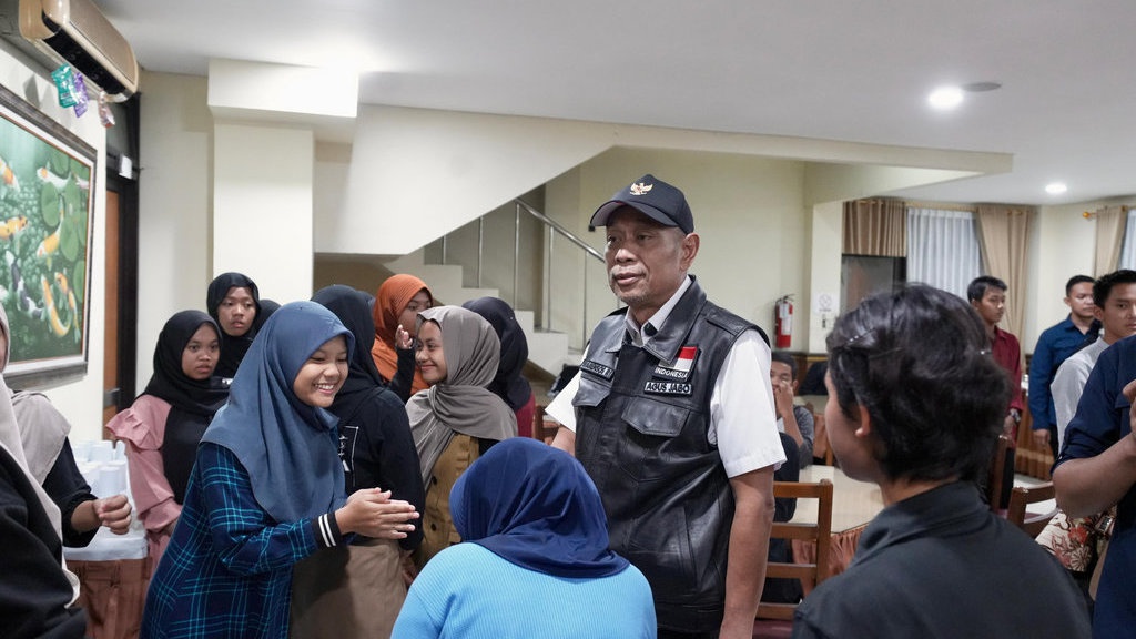 Wamensos Agus Jabo Buka Puasa Bersama Siswa SRMA 20 Sleman Wamensos Agus Jabo Buka Puasa Bersama Siswa SRMA 20 Sleman