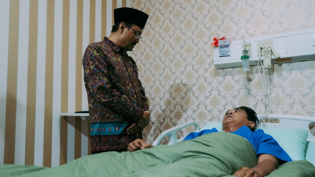 Mensos Jenguk dan Beri Santunan Korban Unjuk Rasa di RS Polri Mensos Jenguk dan Beri Santunan Korban Unjuk Rasa di RS Polri