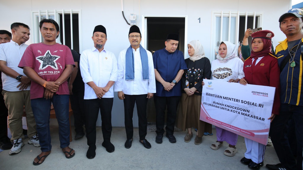 Mensos Gus Ipul Resmikan Bantuan Rumah bagi Naila & Tetangga Mensos Gus Ipul Resmikan Bantuan Rumah bagi Naila & Tetangga