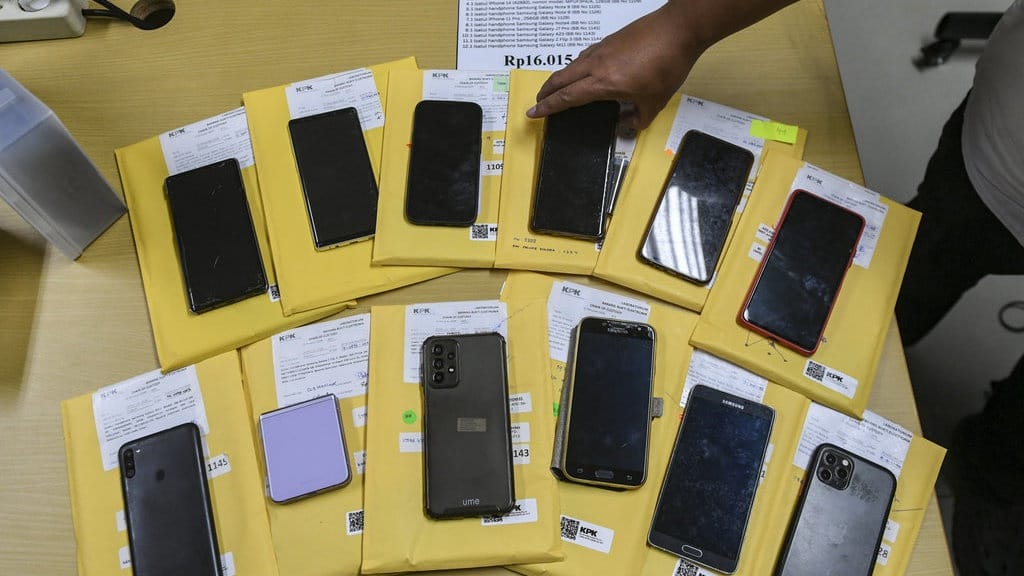 KPK Pastikan Data HP Barang Bukti Korupsi Dihapus Sebelum Lelang KPK Pastikan Data HP Barang Bukti Korupsi Dihapus Sebelum Lelang