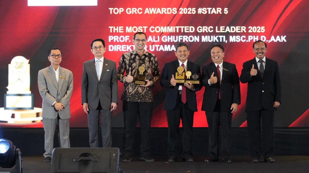 BPJS Kesehatan Raih Penghargaan Golden Trophy GRC Awards 2025 BPJS Kesehatan Raih Penghargaan Golden Trophy GRC Awards 2025