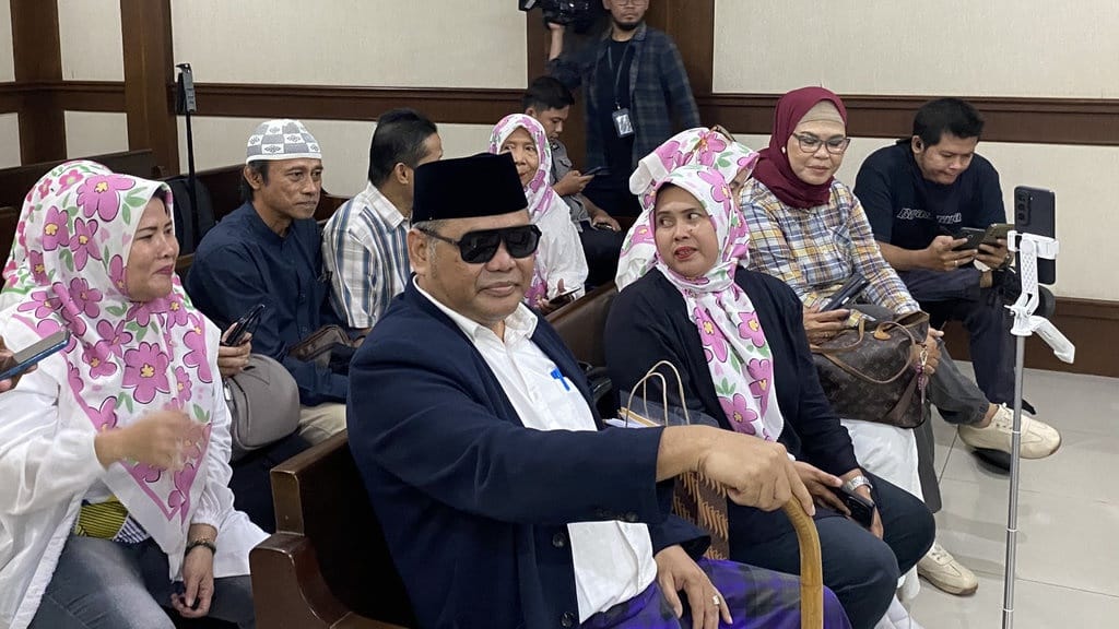 Penggugat Jabatan Gibran Siap Bagikan Uang Ganti Rugi ke Warga Penggugat Jabatan Gibran Siap Bagikan Uang Ganti Rugi ke Warga