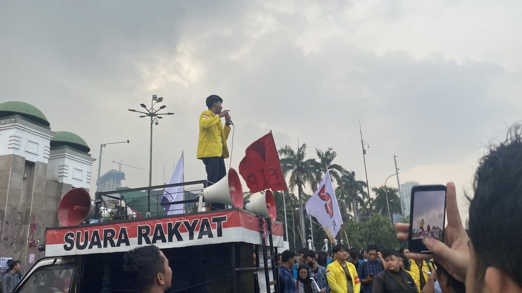 Demo Mahasiswa Desak Tuntutan 17+8 Dijalankan Pemerintah & DPR Demo Mahasiswa Desak Tuntutan 17+8 Dijalankan Pemerintah & DPR