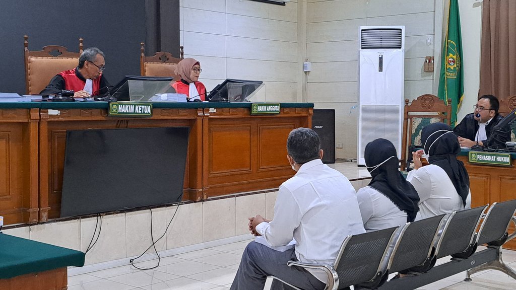 Eks Kaprodi PPDS Undip Dituntut 3 Tahun Bui di Kasus Pemerasan Eks Kaprodi PPDS Undip Dituntut 3 Tahun Bui di Kasus Pemerasan