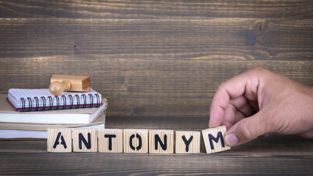 Pengertian Kata Antonim dalam Bahasa Indonesia dan Contohnya Pengertian Kata Antonim dalam Bahasa Indonesia dan Contohnya