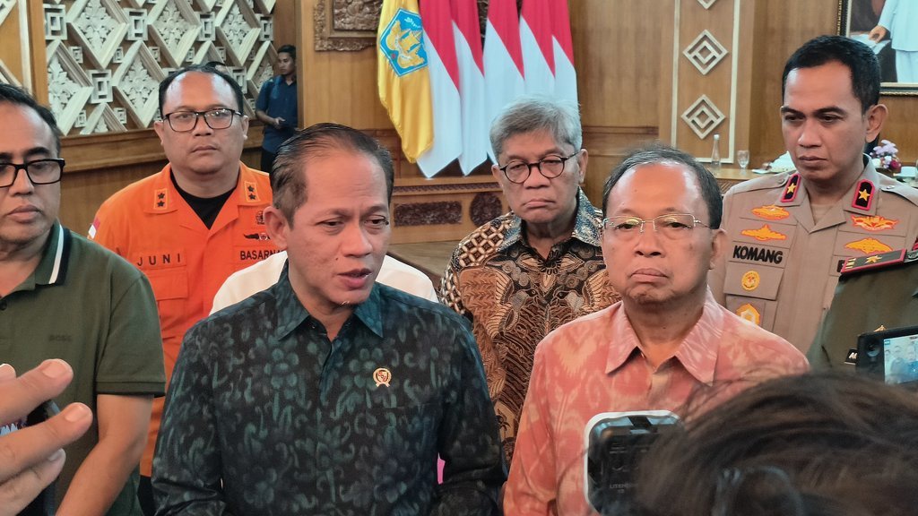 Menteri LH Perintahkan Sampah Banjir Bali Dibawa ke TPA Suwung Menteri LH Perintahkan Sampah Banjir Bali Dibawa ke TPA Suwung
