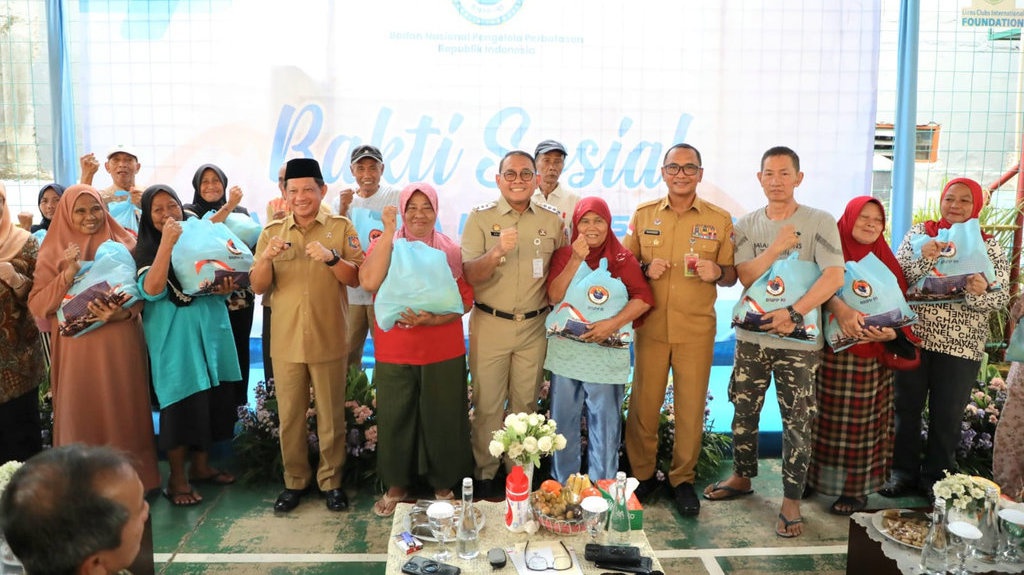 HUT Ke-15 BNPP, Mendagri Bagikan 2.000 Paket Sembako ke Warga HUT Ke-15 BNPP, Mendagri Bagikan 2.000 Paket Sembako ke Warga
