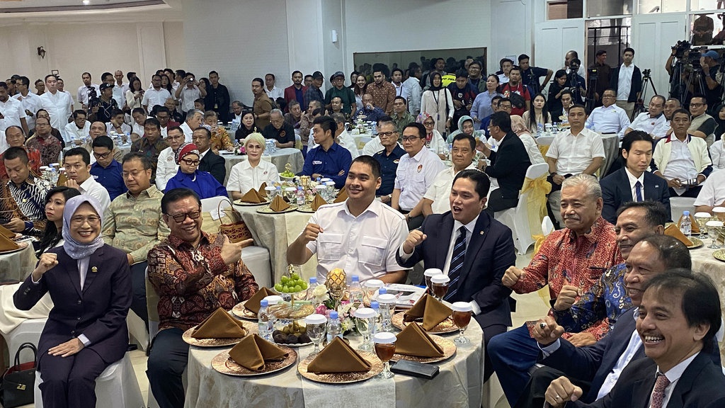 Kelakar Dito ke Roy Suryo di Sertijab: Ijazah Pak Erick Aman? Kelakar Dito ke Roy Suryo di Sertijab: Ijazah Pak Erick Aman?