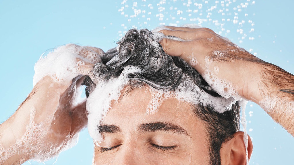 11 Rekomendasi Shampo Pelurus Rambut Pria Terbaik & Tahan Lama 11 Rekomendasi Shampo Pelurus Rambut Pria Terbaik & Tahan Lama