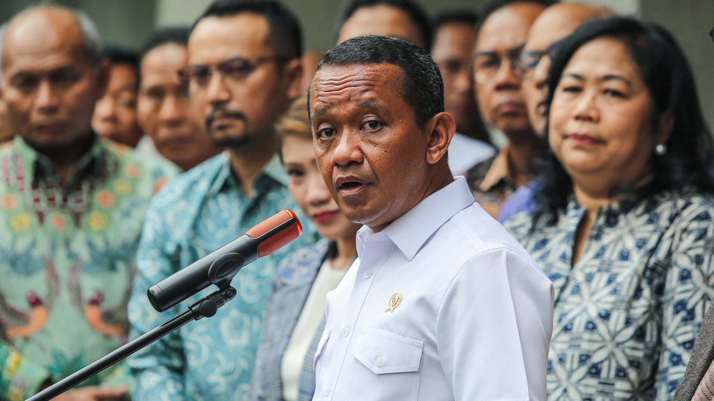 Bahlil Akui Konsumen Beralih ke Shell Cs usai Korupsi Pertamina Bahlil Akui Konsumen Beralih ke Shell Cs usai Korupsi Pertamina