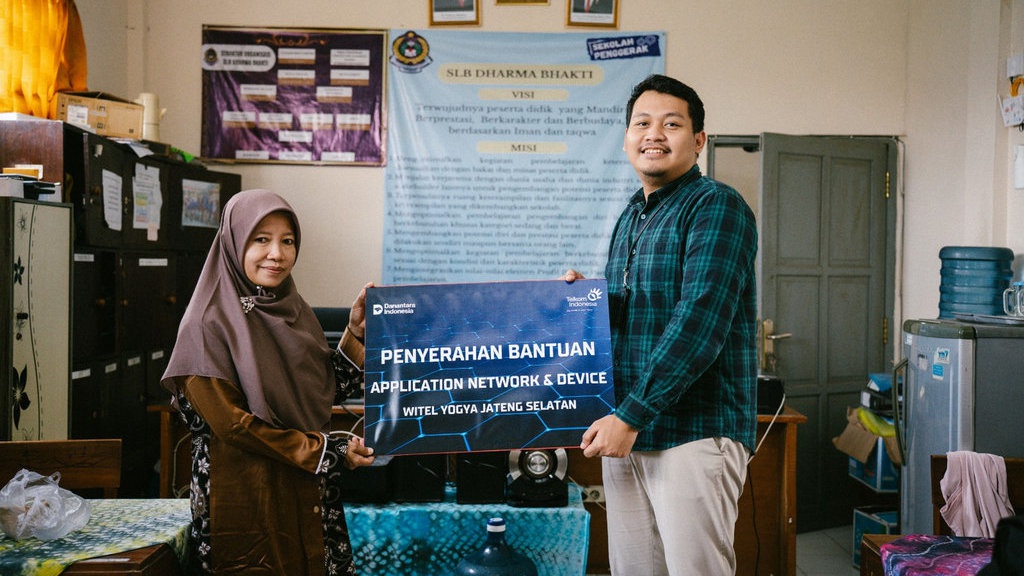Telkom Perkuat Akses Digitalisasi Pendidikan Lewat AND di 71 SLB Telkom Perkuat Akses Digitalisasi Pendidikan Lewat AND di 71 SLB