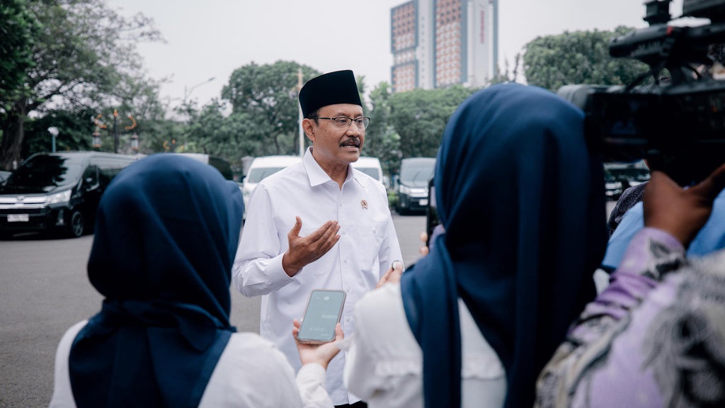Presiden Minta Gus Ipul Perkuat Pemberdayaan & Koordinasi Bansos Presiden Minta Gus Ipul Perkuat Pemberdayaan & Koordinasi Bansos