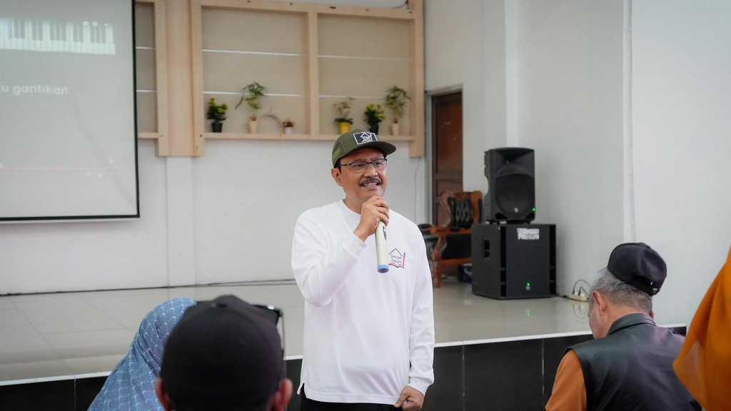 Minggu Ceria Gus Ipul Bersama Siswa dan Orang Tua SRMP 13 Bekasi Minggu Ceria Gus Ipul Bersama Siswa dan Orang Tua SRMP 13 Bekasi