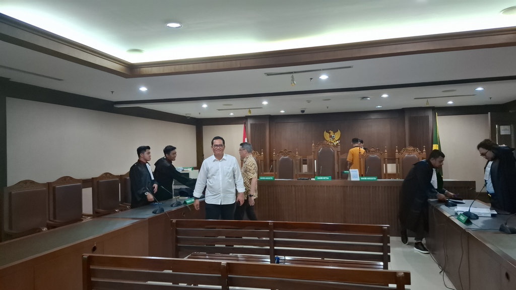 Hakim Vonis Bebas Windu Aji di Kasus TPPU Terkait Blok Mandiodo Hakim Vonis Bebas Windu Aji di Kasus TPPU Terkait Blok Mandiodo