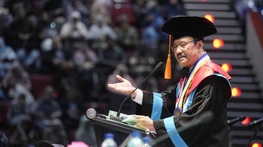 Pesan Gus Ipul saat Mengukuhkan 430 Wisudawan Poltekesos Bandung Pesan Gus Ipul saat Mengukuhkan 430 Wisudawan Poltekesos Bandung