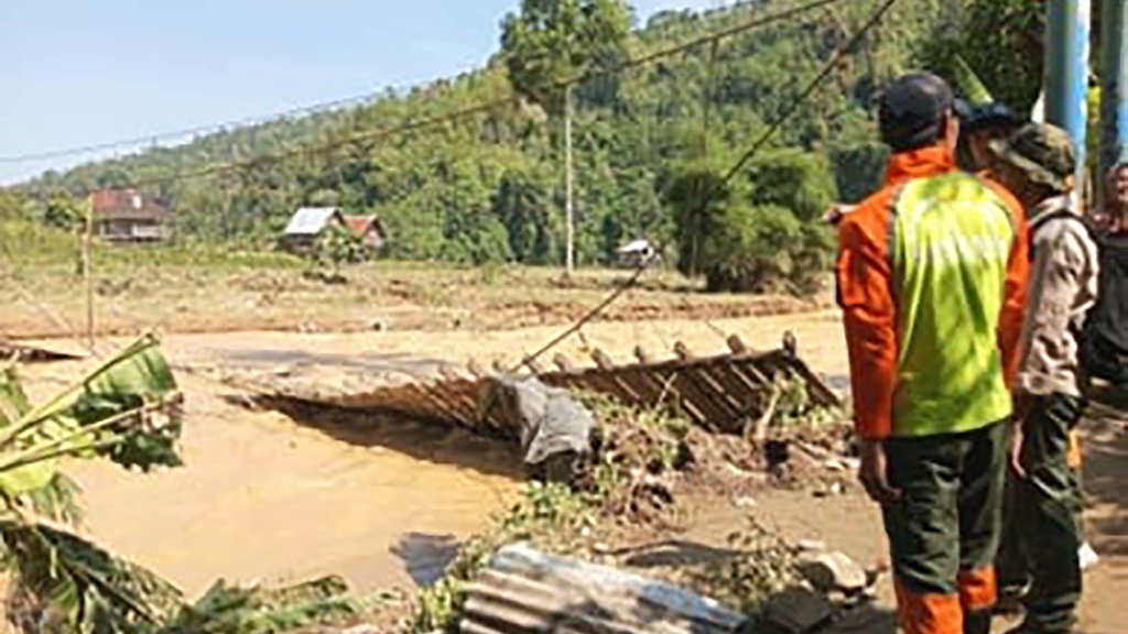 Kementerian PU Kirim Tim Tangani Banjir Bandang Sumsel-Bengkulu Kementerian PU Kirim Tim Tangani Banjir Bandang Sumsel-Bengkulu