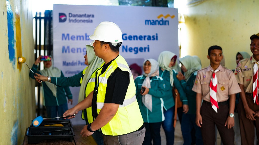 Bank Mandiri Hadirkan Lingkungan Belajar Layak di 27 Lokasi Bank Mandiri Hadirkan Lingkungan Belajar Layak di 27 Lokasi
