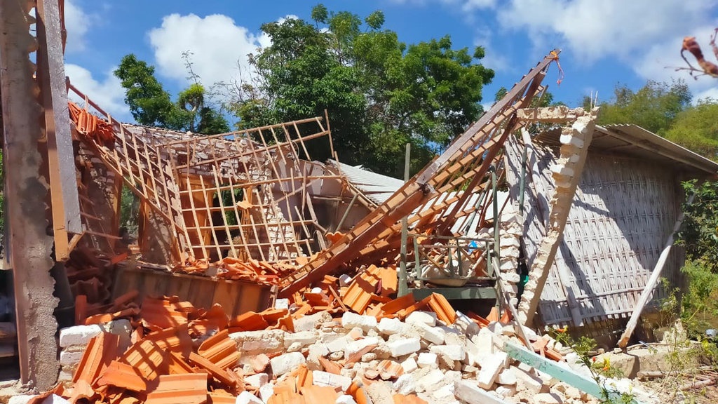 Kemensos Kirim Bantuan Logistik untuk Korban Gempa Sumenep Kemensos Kirim Bantuan Logistik untuk Korban Gempa Sumenep