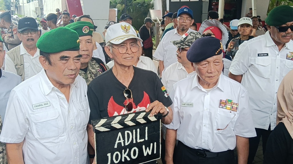Eks Menag Fachrul Razi dkk Demo di Depan KPK Tuntut Adili Jokowi Eks Menag Fachrul Razi dkk Demo di Depan KPK Tuntut Adili Jokowi