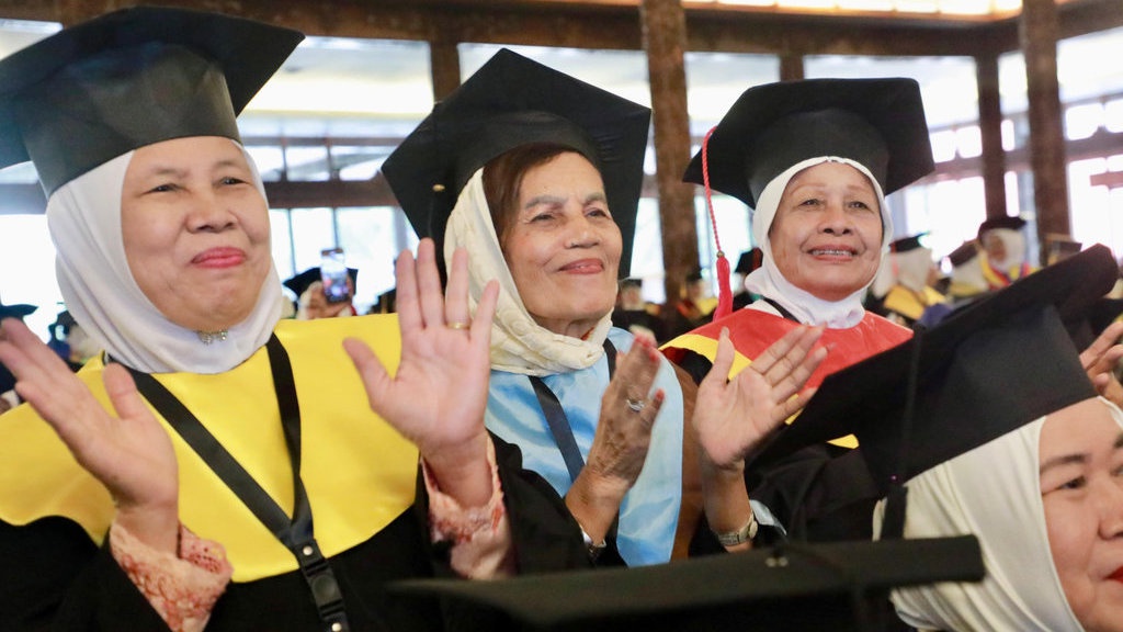 Sekolah Lansia Jakarta: Hapus Stigma Orang Tua Tak Berdaya Sekolah Lansia Jakarta: Hapus Stigma Orang Tua Tak Berdaya
