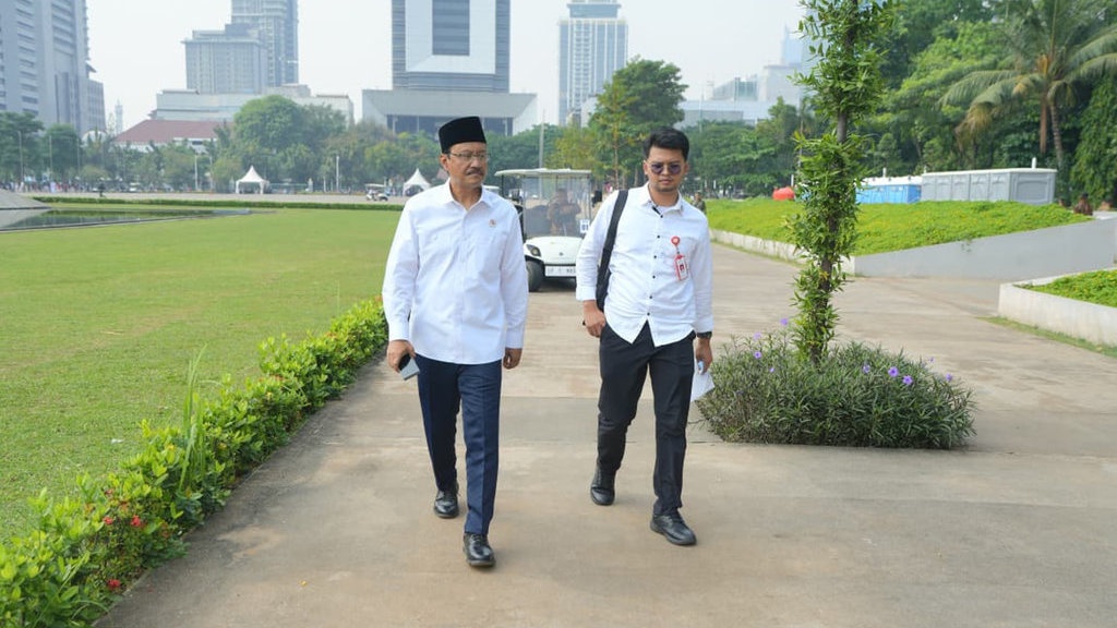 Mensos dan Wamensos Hadiri Peringatan HUT ke-80 TNI di Monas Mensos dan Wamensos Hadiri Peringatan HUT ke-80 TNI di Monas