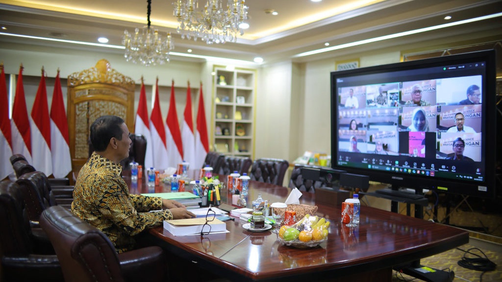 Menteri Pertanian RI Jadi Penguji Dirut BULOG dalam Ujian S3 UI Menteri Pertanian RI Jadi Penguji Dirut BULOG dalam Ujian S3 UI