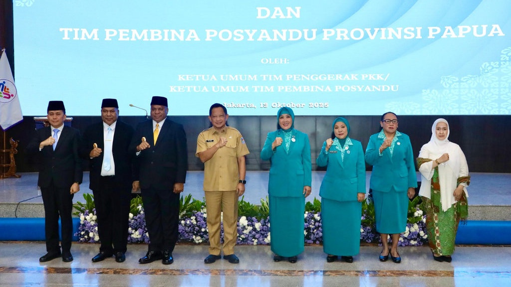 Tri Tito Lantik Ra'fatul Mulkiyah sebagai Ketua TP PKK Papua Tri Tito Lantik Ra'fatul Mulkiyah sebagai Ketua TP PKK Papua