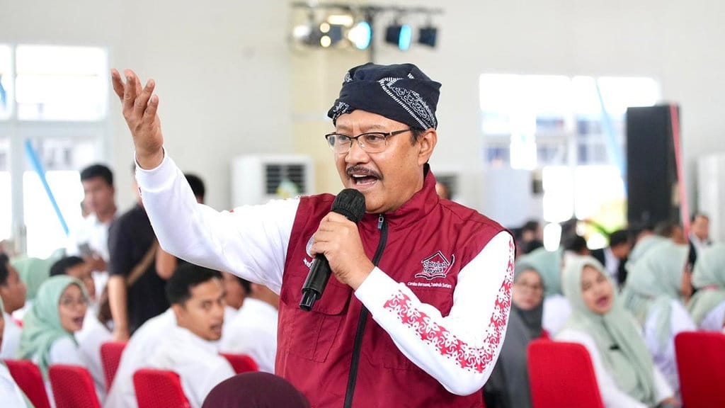 Gus Ipul Sebut Pemerintah Siap Fasilitasi Lulusan Sekolah Rakyat Gus Ipul Sebut Pemerintah Siap Fasilitasi Lulusan Sekolah Rakyat
