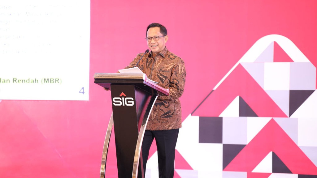 Mendagri Tito Ajak Pemda Sukseskan Program Tiga Juta Rumah Mendagri Tito Ajak Pemda Sukseskan Program Tiga Juta Rumah