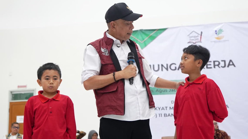 Siswa Sekolah Rakyat Kirim Surat Ulang Tahun untuk Prabowo Siswa Sekolah Rakyat Kirim Surat Ulang Tahun untuk Prabowo