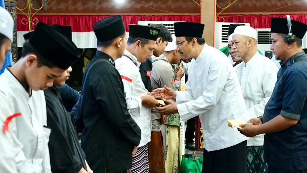 Kemensos Beri Santunan dan Rehabilitasi Korban Al-Khoziny Kemensos Beri Santunan dan Rehabilitasi Korban Al-Khoziny