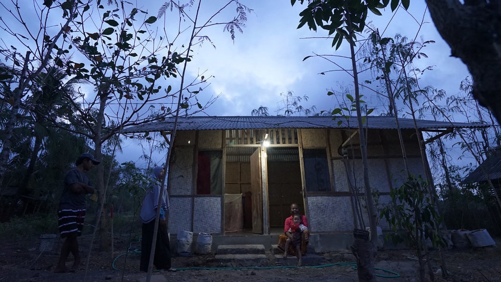 Cahaya dari Ujung Negeri dan Listrik Sebagai Keadilan Sosial Cahaya dari Ujung Negeri dan Listrik Sebagai Keadilan Sosial