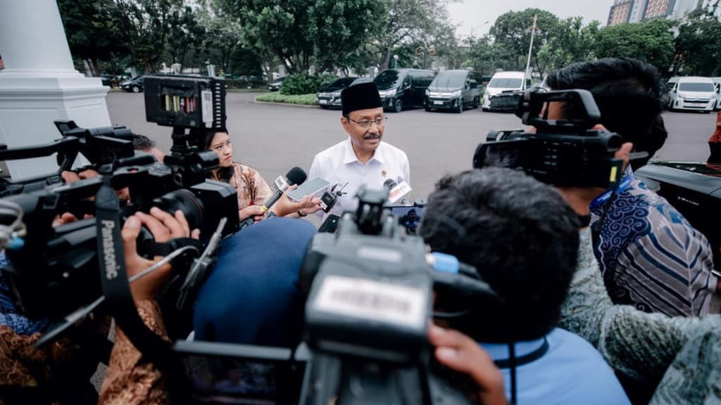 Gus Ipul Siap Pakai Mobil Dinas Maung, Dukung Karya Anak Bangsa Gus Ipul Siap Pakai Mobil Dinas Maung, Dukung Karya Anak Bangsa