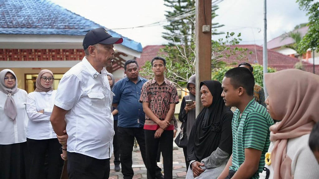 Agus Jabo Temui Anak Buruh Tani Bermimpi Besar di Sekolah Rakyat Agus Jabo Temui Anak Buruh Tani Bermimpi Besar di Sekolah Rakyat