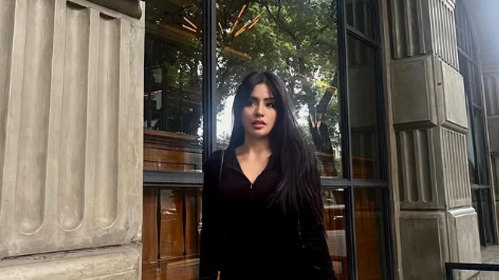 Profil Violentina Kaif Istri Andrew Andika Profil Violentina Kaif Istri Andrew Andika